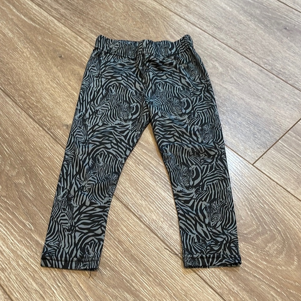 Super cute PUMA zebra active pants 18 mounts.